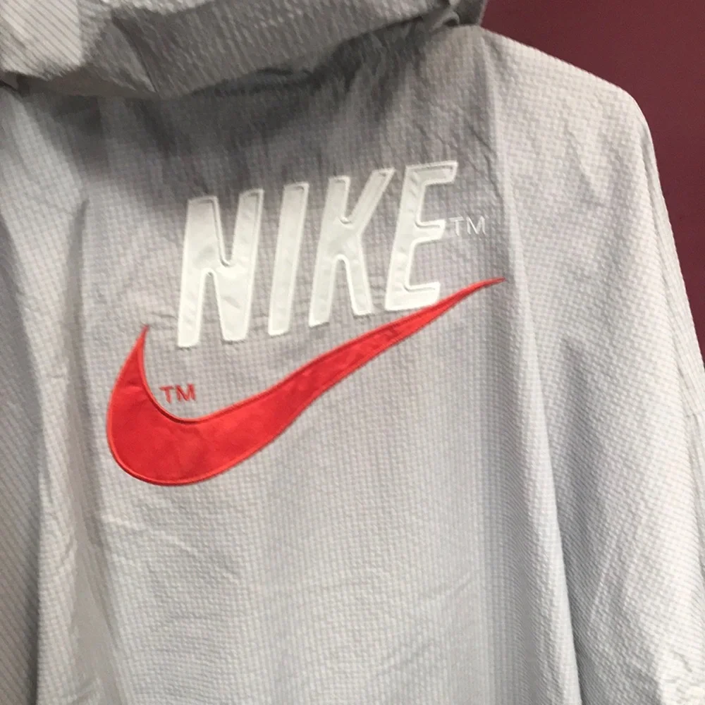 Nike Men's Gray Windbreaker Jacket - Picture 6 of 7